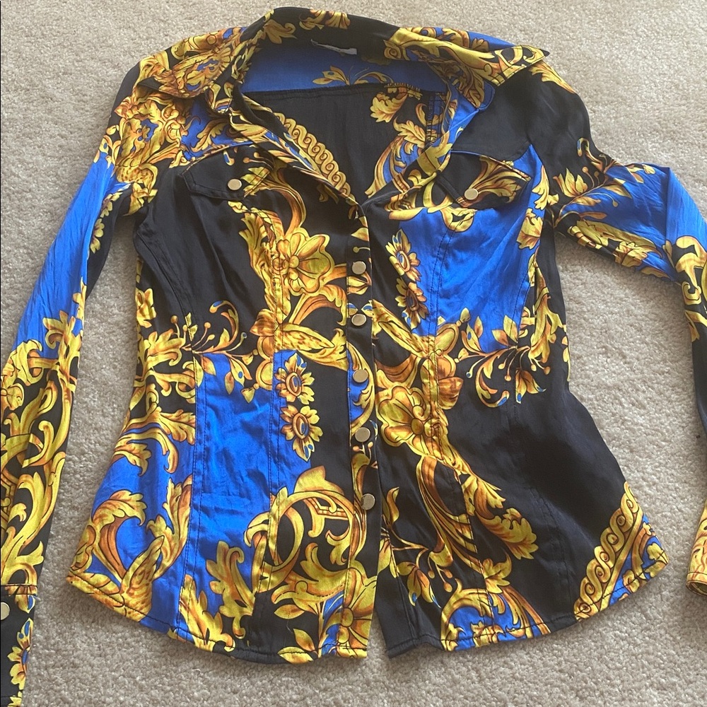 Cache size small silk and spandex long sleeve snap closure top - Picture 9 of 10